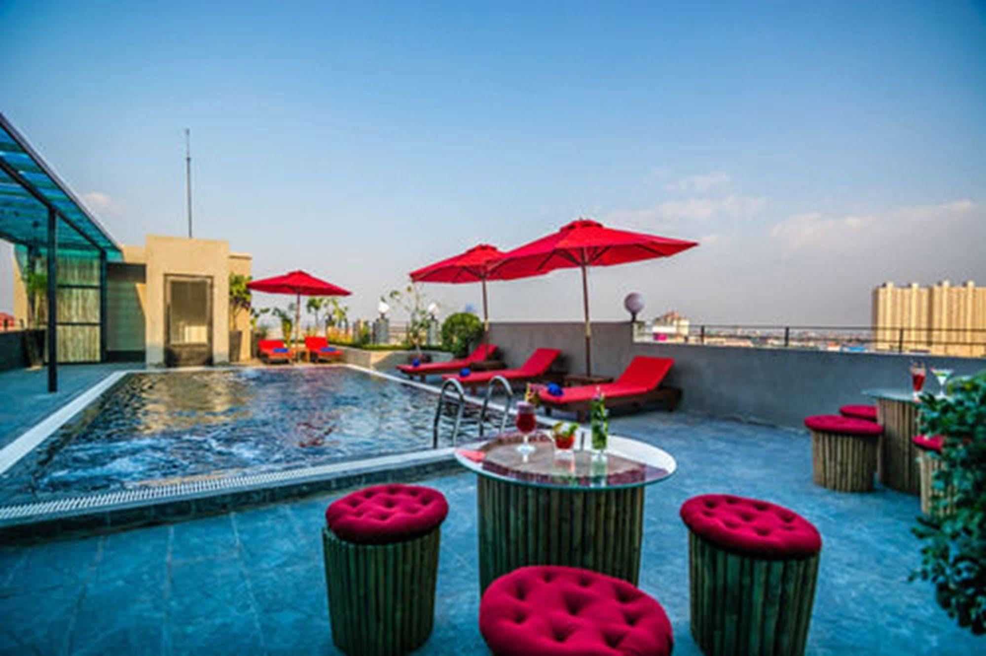 פנום פן Diamond Palace Resort & Sky Bar מראה חיצוני תמונה