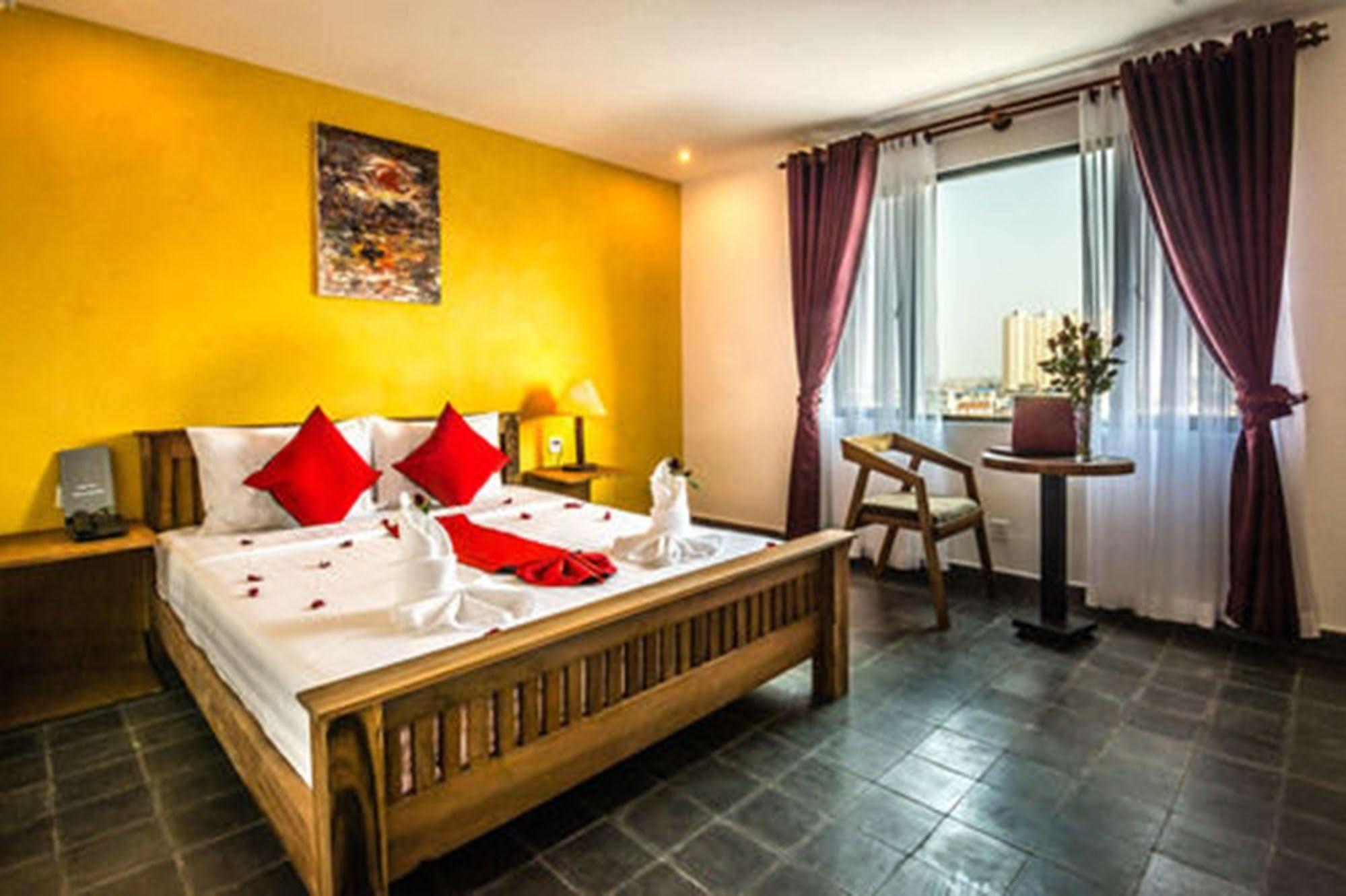 פנום פן Diamond Palace Resort & Sky Bar מראה חיצוני תמונה