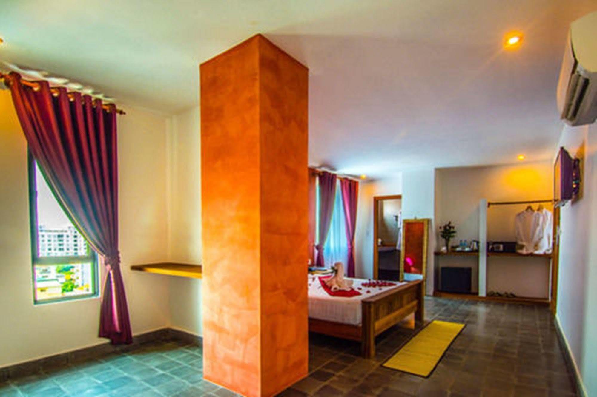 פנום פן Diamond Palace Resort & Sky Bar מראה חיצוני תמונה
