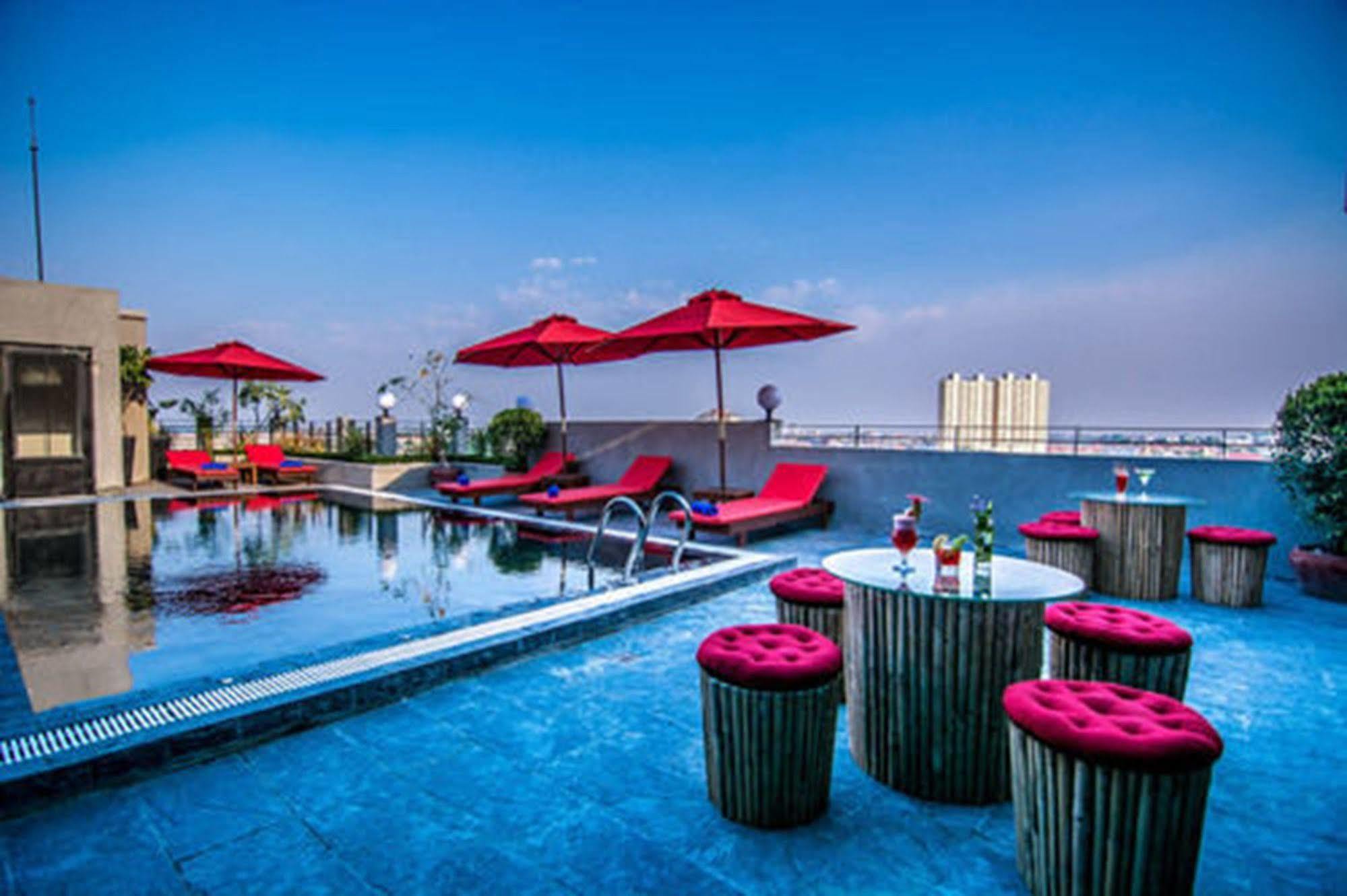 פנום פן Diamond Palace Resort & Sky Bar מראה חיצוני תמונה